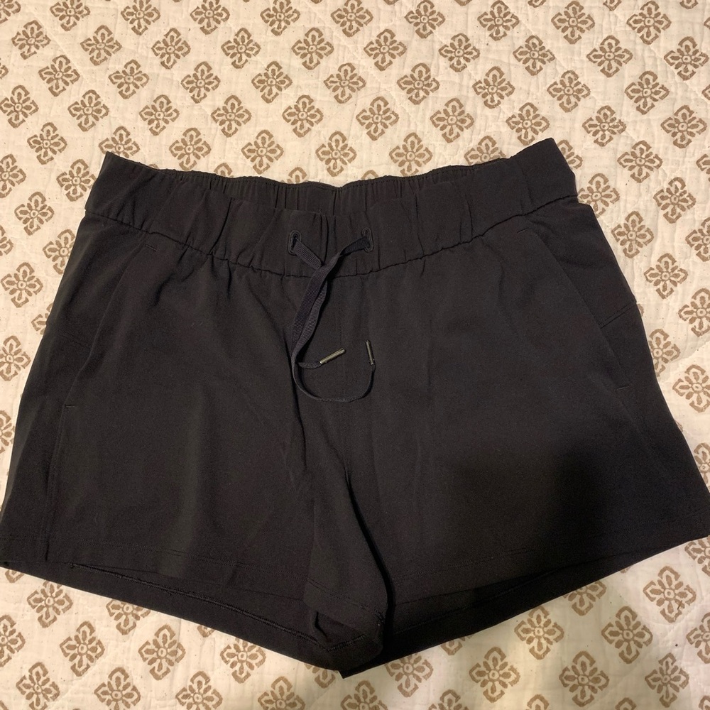 On the fly, Black Shorts